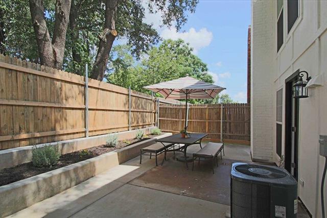 Building Photo - 2053 Fleur De Lis Ct