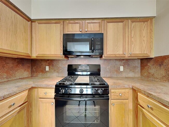 Building Photo - 6615 Laurel Glen Dr