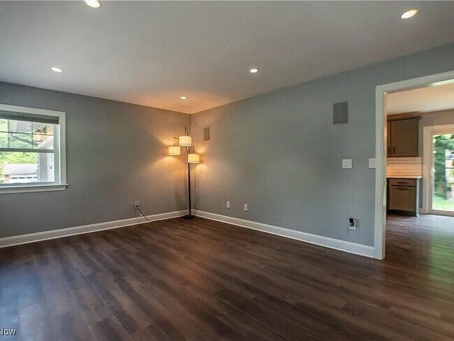 Foto del edificio - 216 W Glenridge Rd