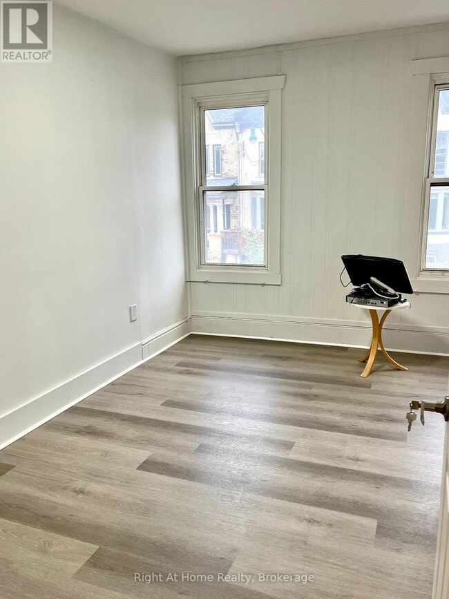 Building Photo - 275 Main St W