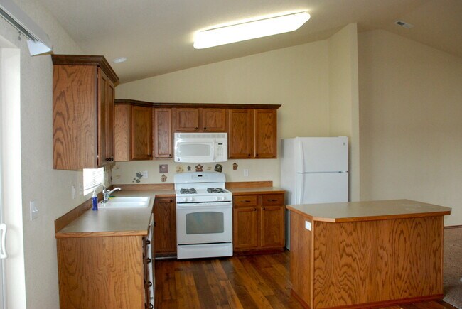 Building Photo - 3 bed 2 bath rancher in The Landings Commu...