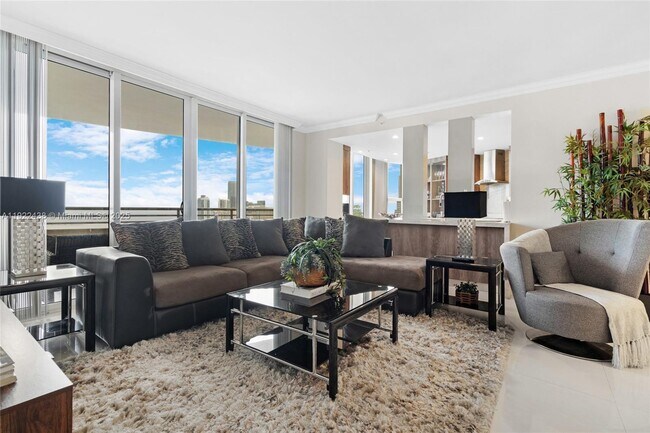 Building Photo - 848 Brickell Key Dr