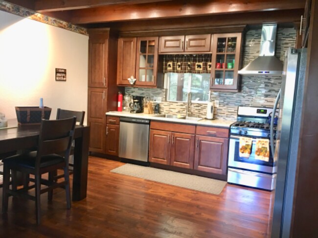 Foto del edificio - 23872 Scenic Dr