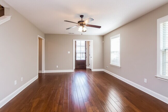 Foto del edificio - 1367 Arbor Lake Dr S