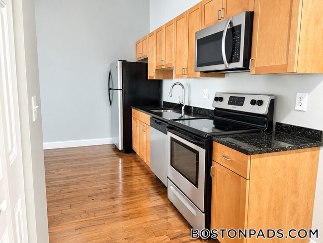 Building Photo - 26 Portland St