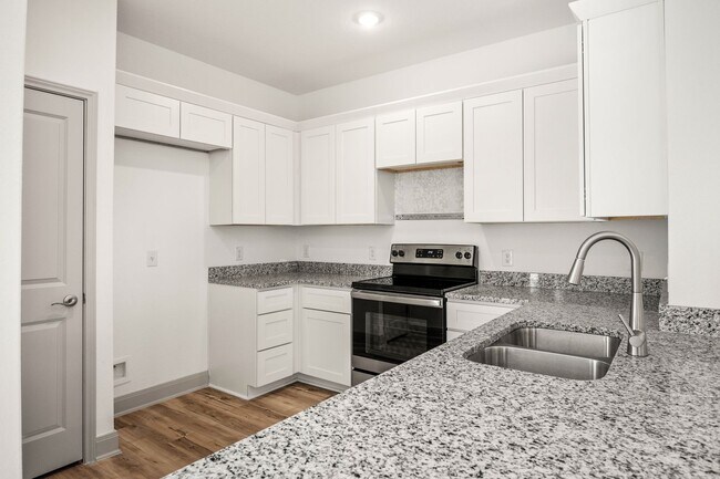 Foto del edificio - Brand New Duplex, Gated Community!!!