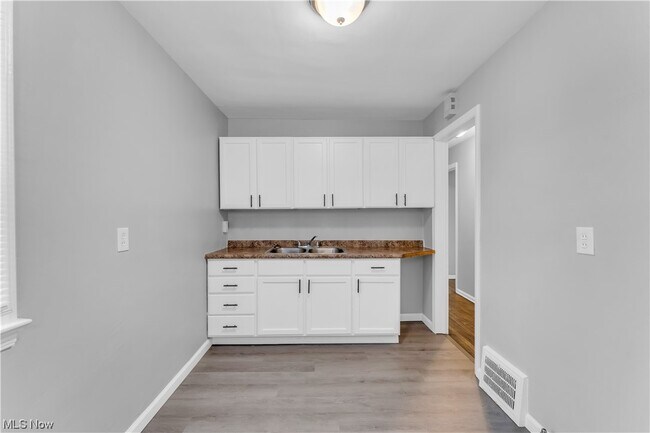 Building Photo - 17005 Lotus Dr