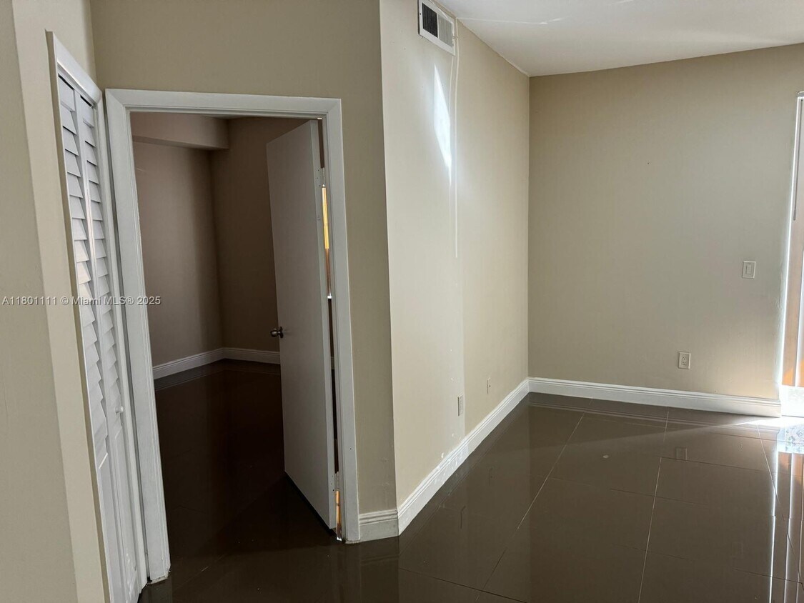 Foto principal - 18324 NW 68th Ave