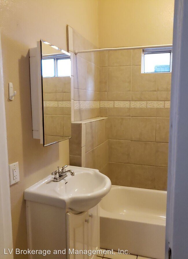 Foto del edificio - 120 E 8th St
