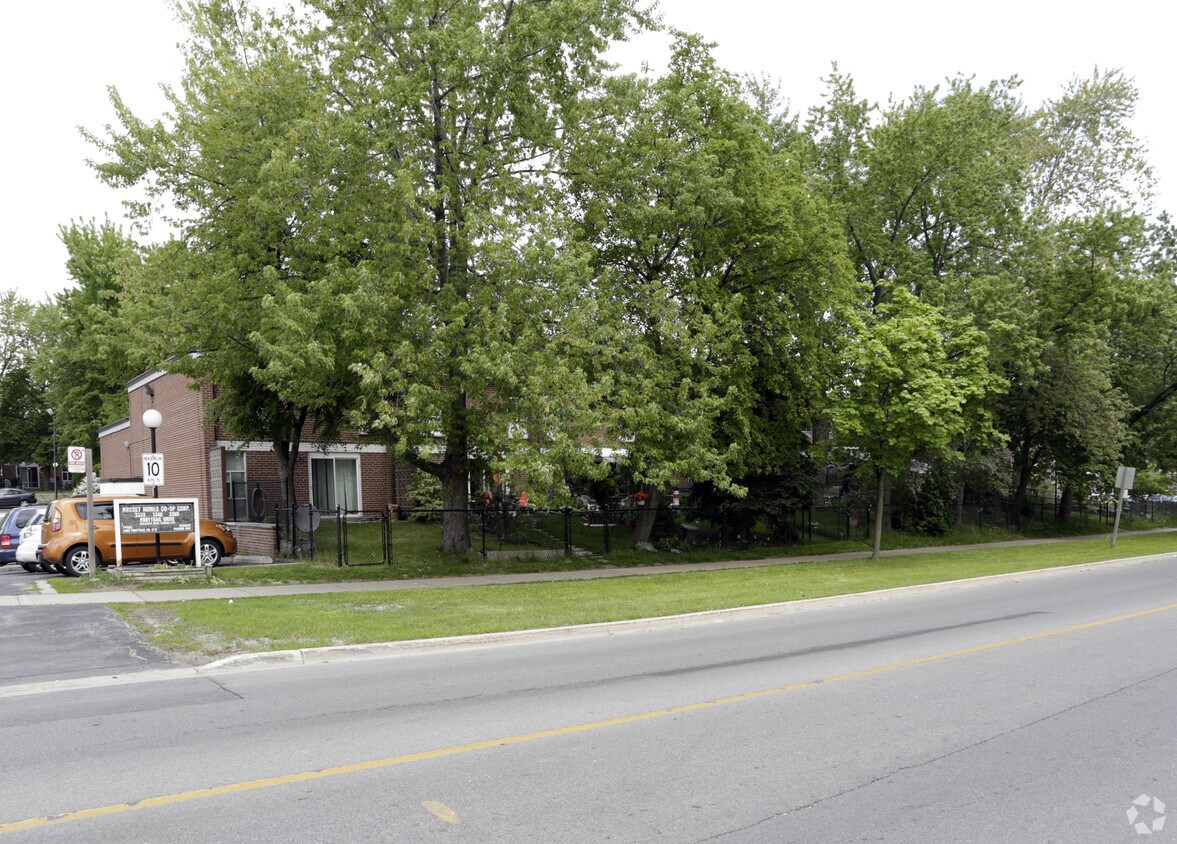 Photo du bâtiment - 3320 Ponytrail Dr