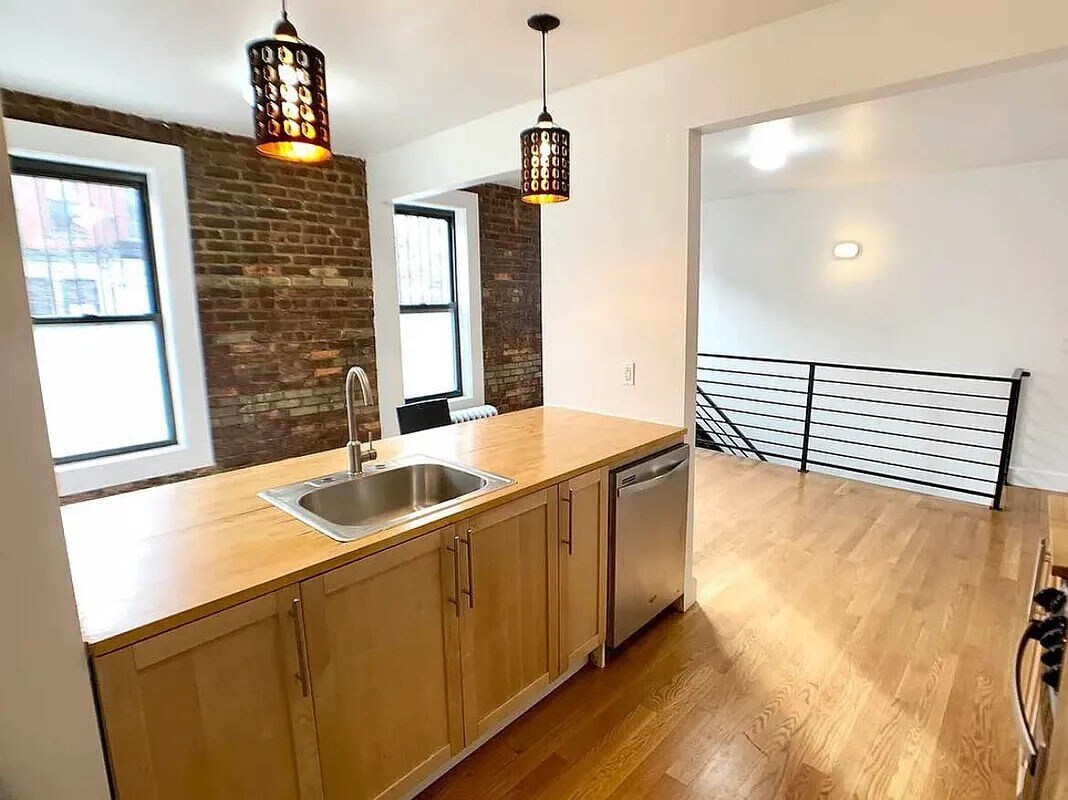 Primary Photo - 435 Grand Avenue
