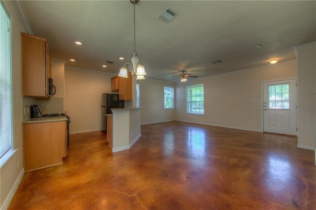 Building Photo - 5707 Woodrow Ave