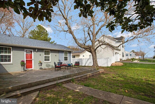 Building Photo - 7016 Albany Ave