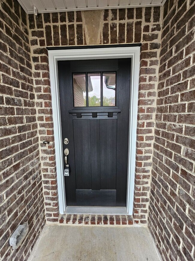 Foto del edificio - BRAND NEW 3 BEDROOM 2 BATH LUXURY RANCH IN...