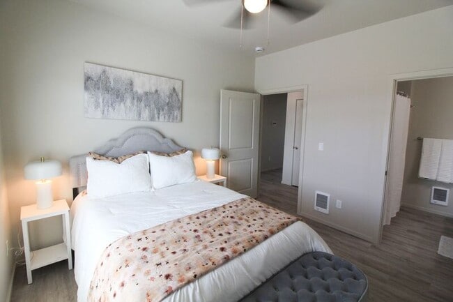 Building Photo - 1200 N 8th Ave