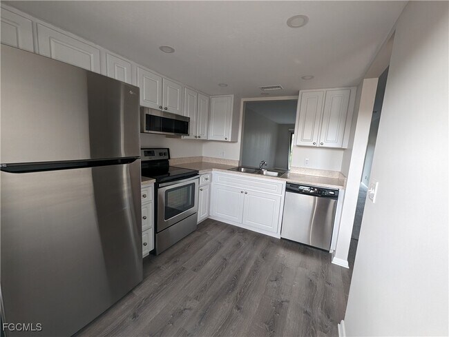 Foto del edificio - 1519 Cape Coral Pkwy W