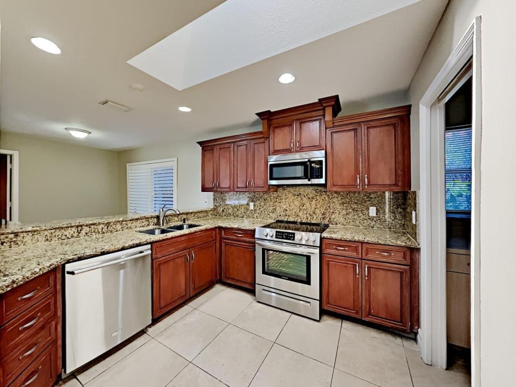 Primary Photo - 1076 Deerwood Ln