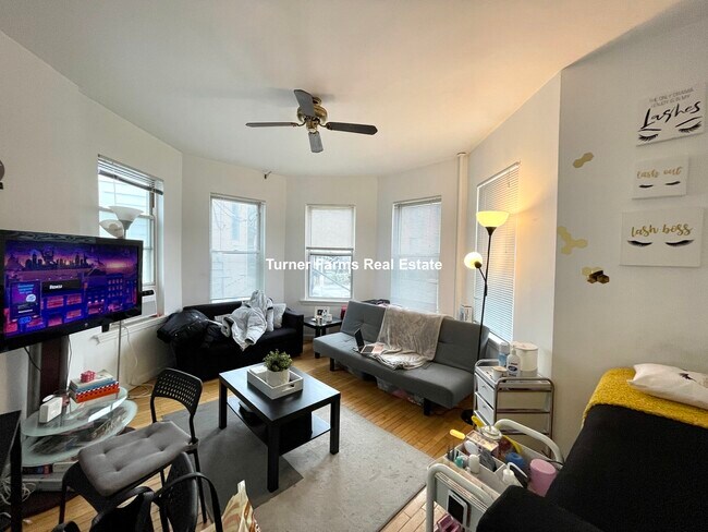 Foto del edificio - 10 Parker Hill Ave