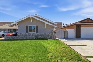 Building Photo - 10788 Mercer Ave