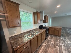 Building Photo - 10 Hummingbird Dr