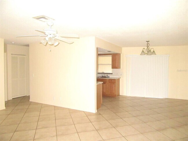 Foto del edificio - 2489 Mockingbird St