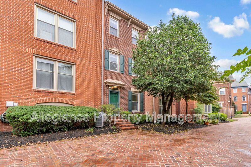 Photo - 520 Colecroft Court
