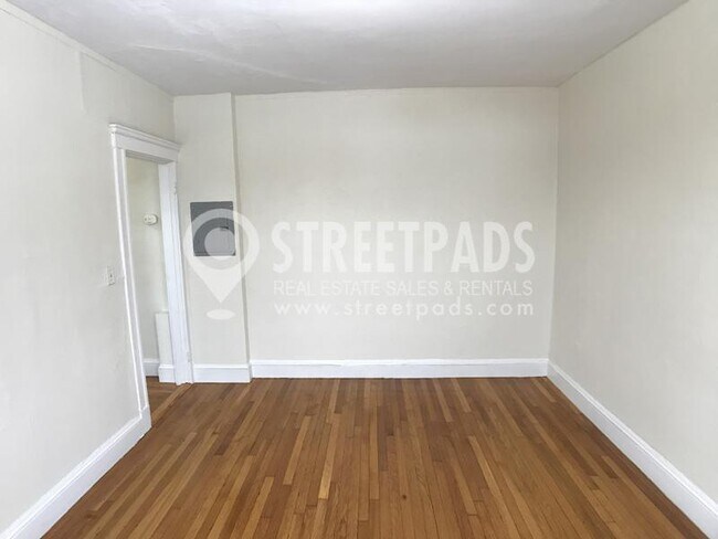 Building Photo - bedroom in Boston MA 02215