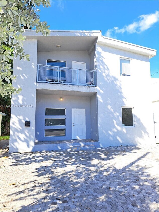 Foto principal - 5266 NW 24th Ave