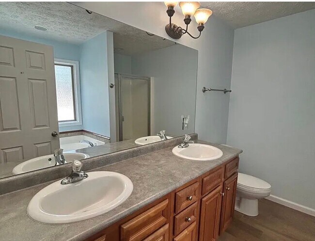 Foto del edificio - 4031 Somerset Ct