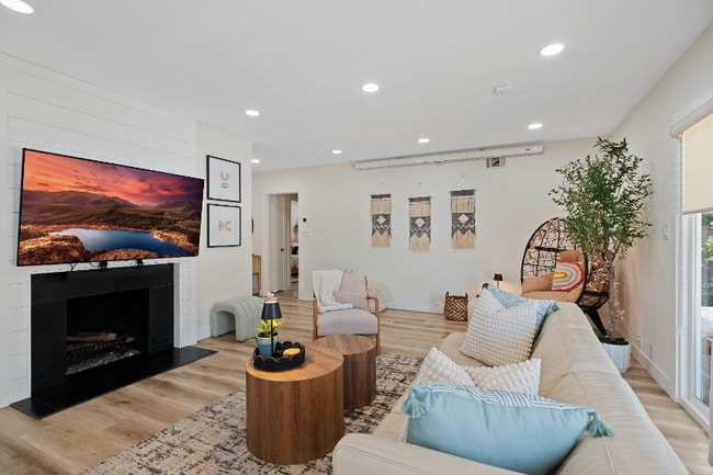 Foto del edificio - 1009 Catalina Ave