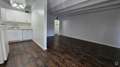 Building Photo - 1100 Alvarado Dr SE