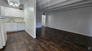 Building Photo - 1100 Alvarado Dr SE