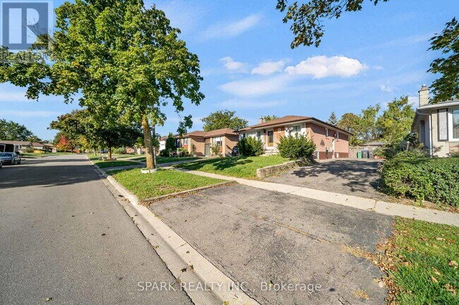 Building Photo - 16 Horwood Dr