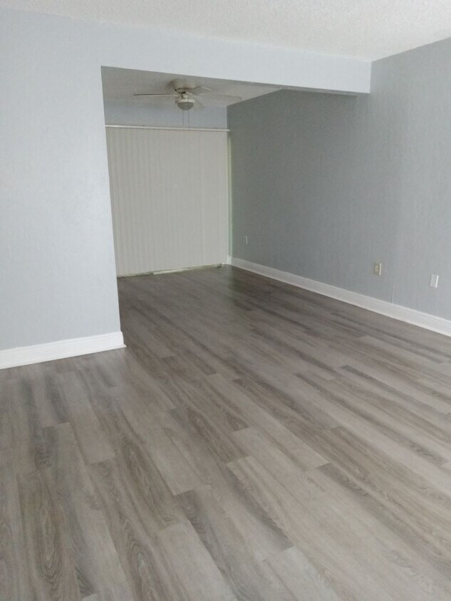 Primary Photo - Spacious 1,226 SF Unit - 2 bd / 2 ba near ...