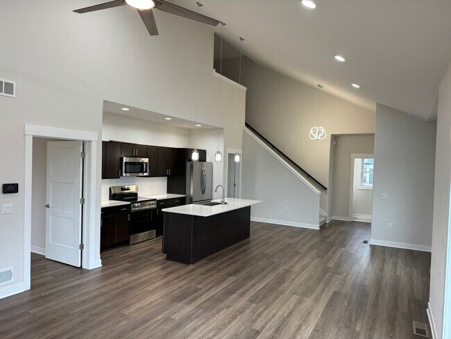 Building Photo - 6570 Vista Valley