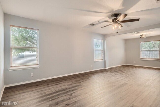 Building Photo - 3 br, 2.5 bath House - 701 Hollow Ridge UNIT