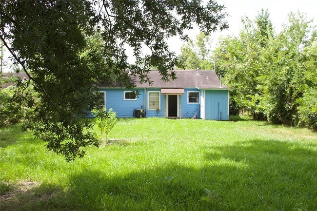 Building Photo - 8137 Snowden St