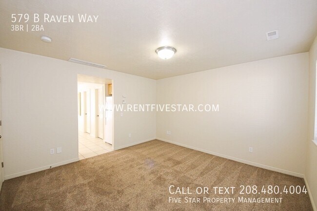 Foto del edificio - 579 Raven Way