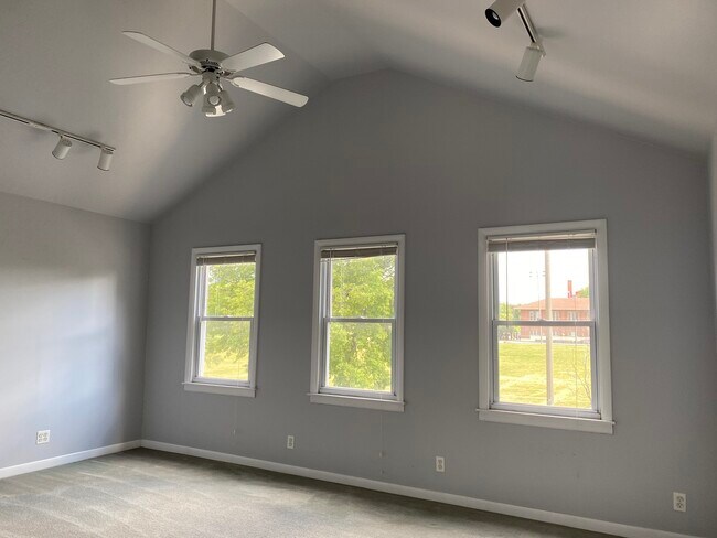 Foto del edificio - 1338 W Chestnut St