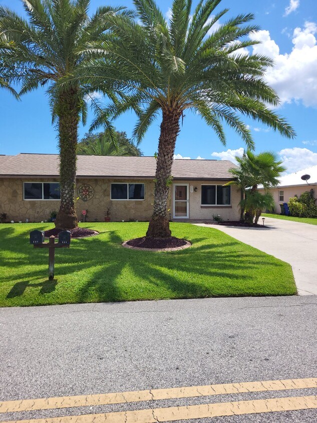 Foto principal - 345 Lake June Dr