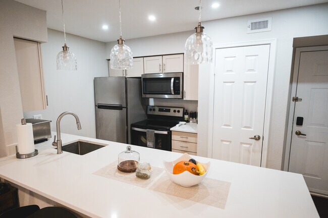 Foto del edificio - 3309 Wyndham Cir