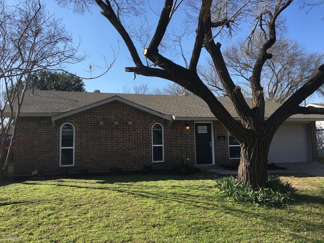 4 br, 2 bath House 118 Eastwood Pl House for Rent in Lewisville, TX
