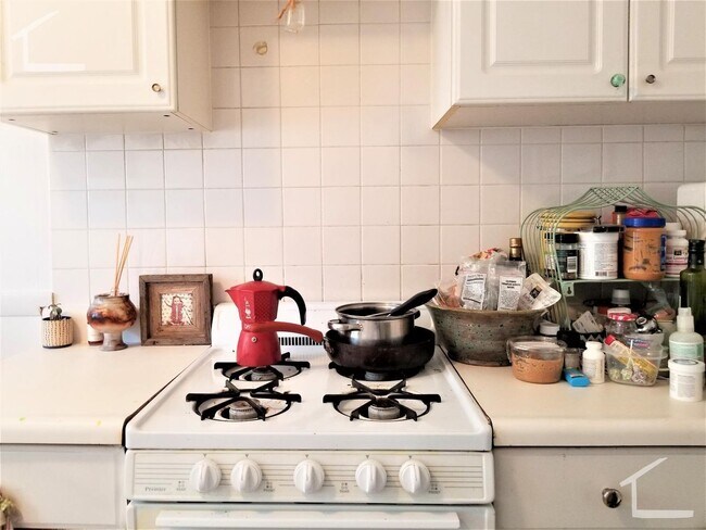 Foto del edificio - Good sized 1 bedroom with a small office available now!