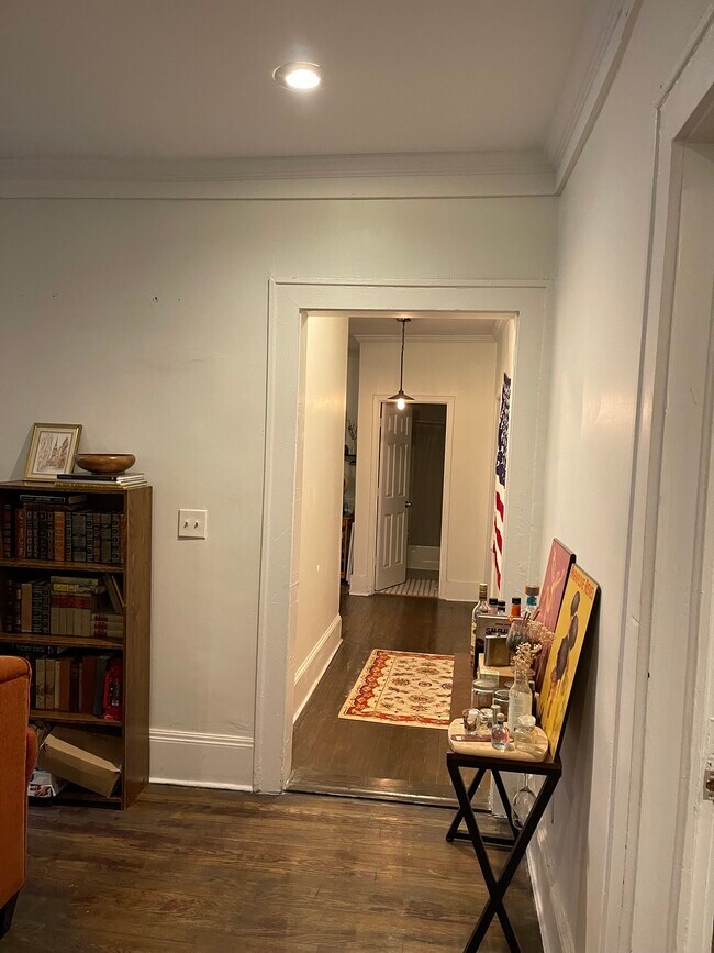 Foto del edificio - 646 Mayland Ave SW