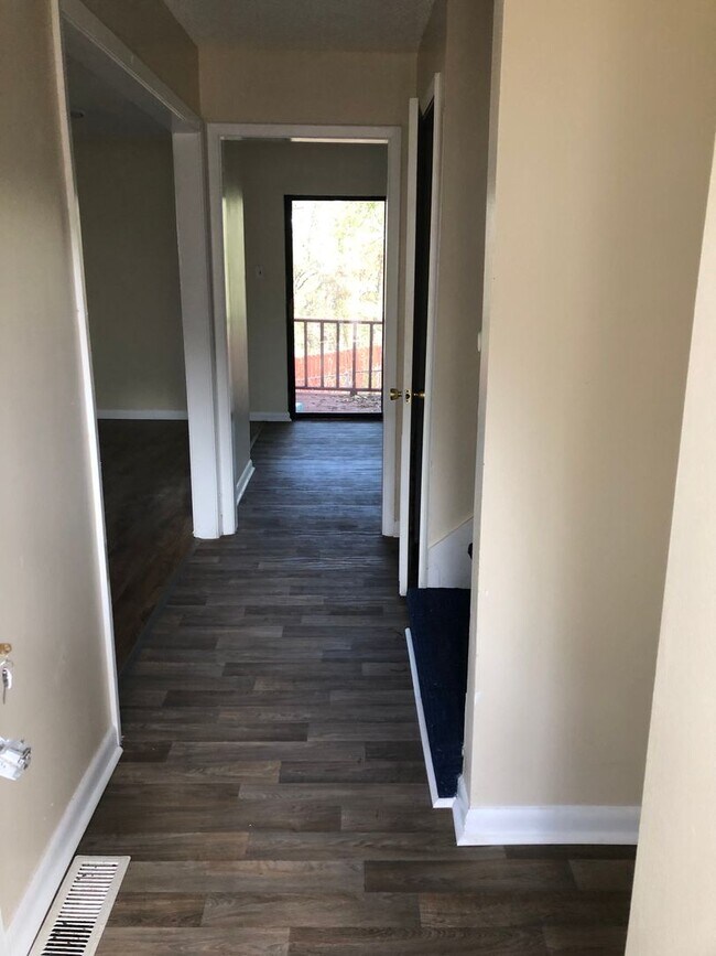 Building Photo - 3 Bedroom and 2 Bathroom 1 car Garage