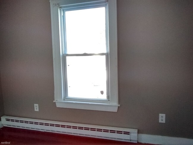 Building Photo - 3 br, 1 bath Apartment - 138 West St Fl 2