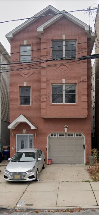 Frente - 43 Ravine Ave