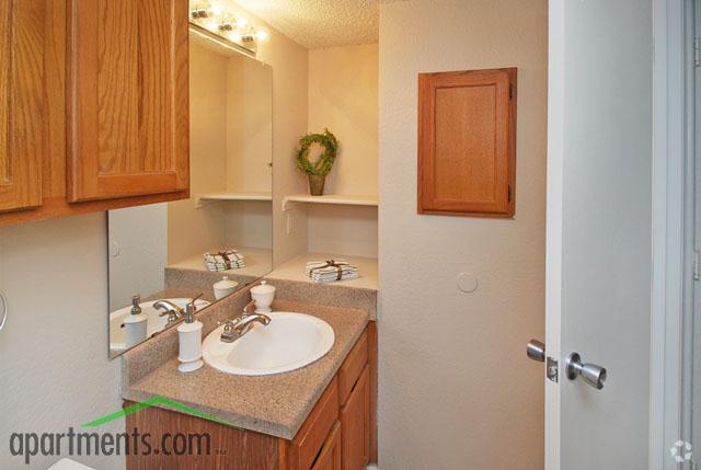 Bathroom - Living Oaks Apartments