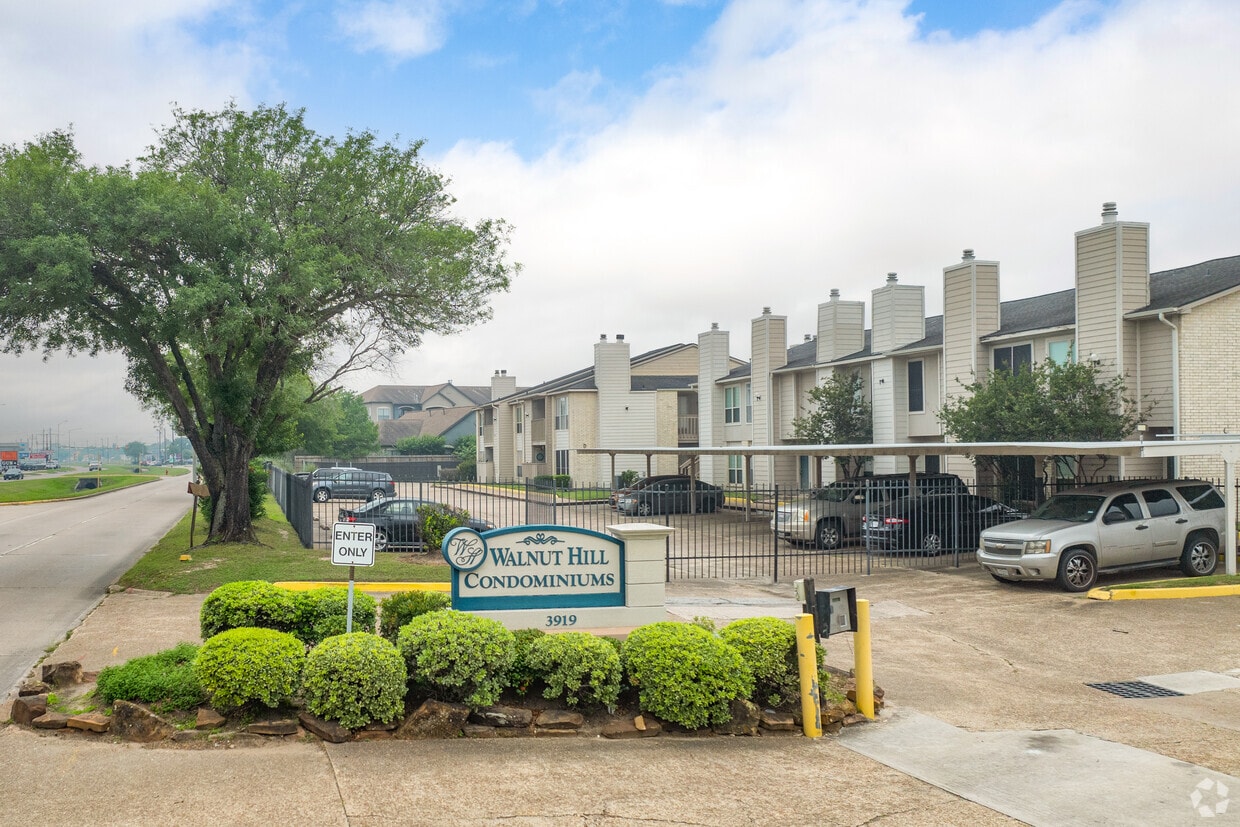Primary Photo - Walnut Hill Condominiums