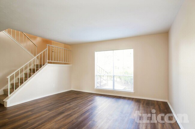 Foto del edificio - 8610 Pine Shores Dr